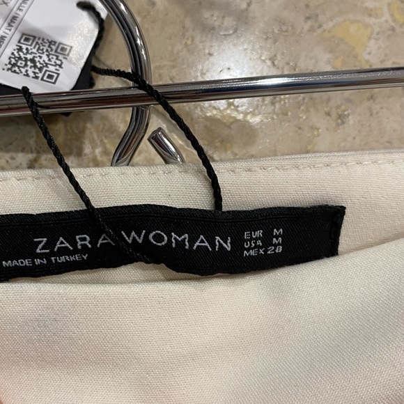 NWT Ivory Zara Pencil skirt with bottom Ruffle - M - Picture 3 of 8